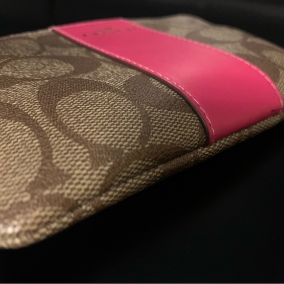 Corner Zip Wristlet COACH signature pink - Picture 9 of 12